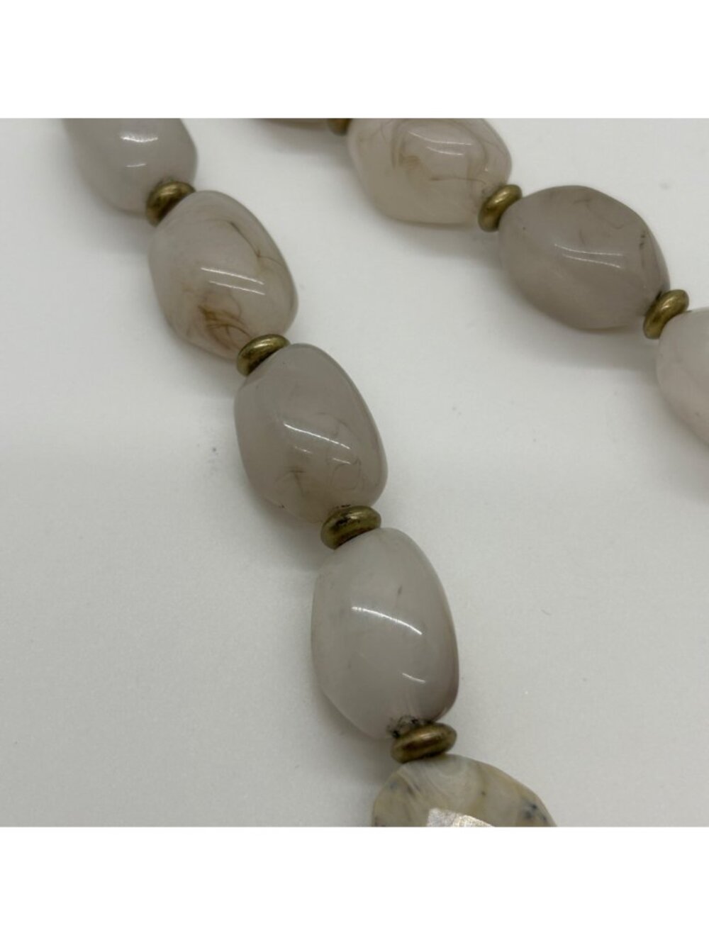 LOFT Statement Necklace White Beige Faceted Oval Acrylic Beads Gunmetal Chain 31 - Picture 4 of 12